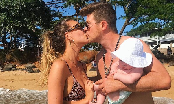 Πέντε μήνες μετά τη γέννηση της κόρης τους, απολαμβάνουν τις διακοπές τους