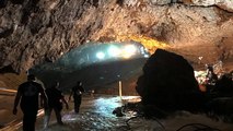 Спасатели вывели всех детей и их тренера из пещеры - власти
