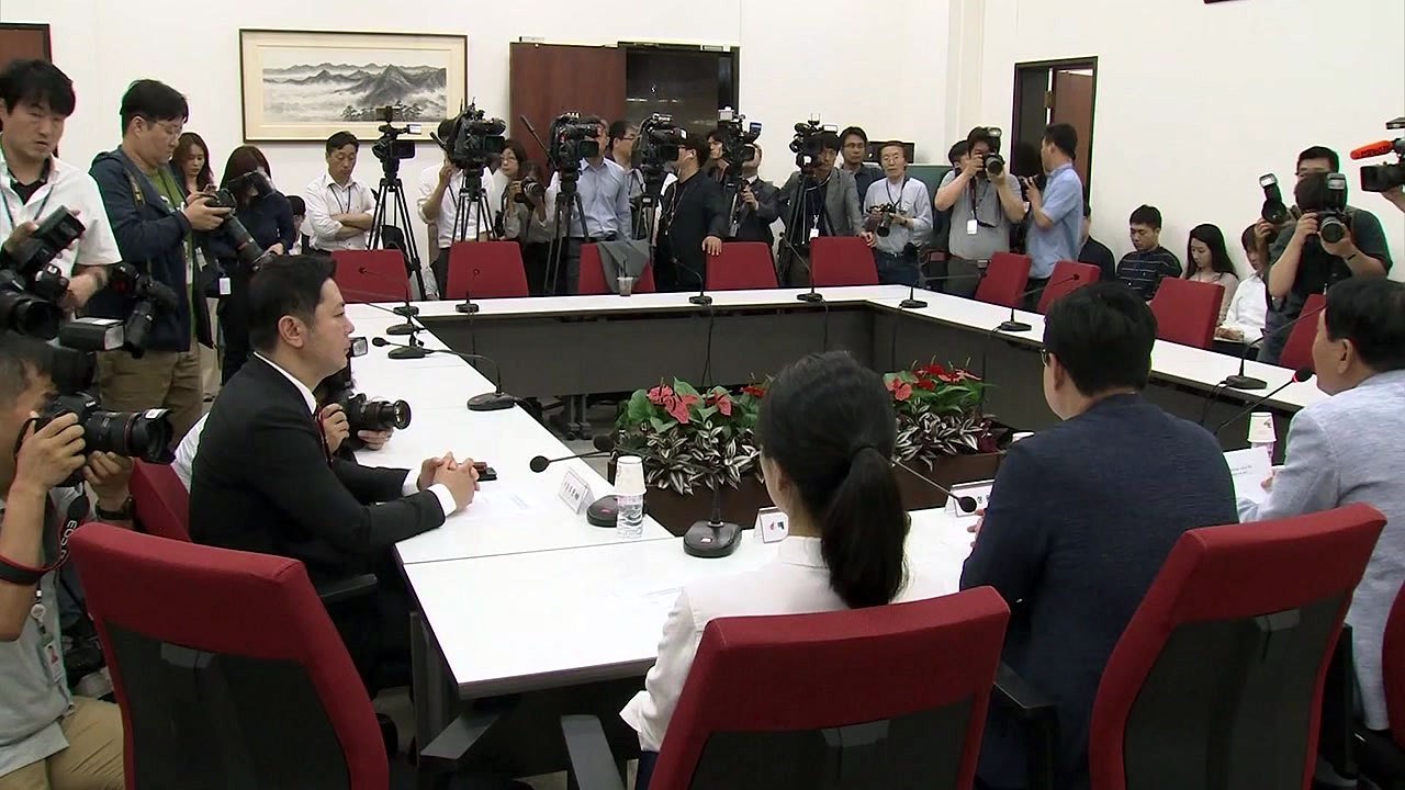 한국당 비대위원장 후보 10여 명으로 압축...주말쯤 발표 / YTN