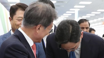 [뉴스앤이슈] 文 대통령에 '폴더 인사'한 이재용 부회장 / YTN