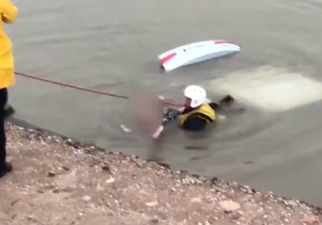 Mesa Firefighter Pulls Woman From Car Submerged in Canal