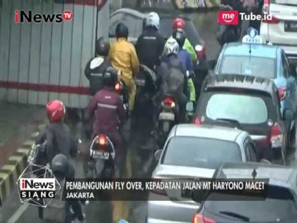 Dampak Proyek Fly Over di Tendean Arus Lalu Lintas di MT Haryono Jaktim Padat - iNews Siang 23/03