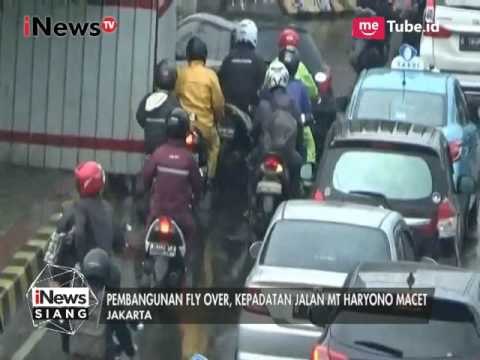 Dampak Proyek Fly Over di Tendean Arus Lalu Lintas di MT Haryono Jaktim Padat - iNews Siang 23/03