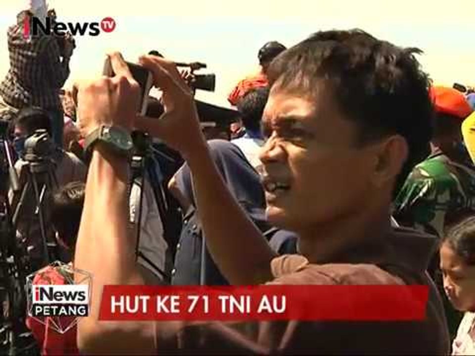 Warga Tonton Atraksi TNI AU Dalam Peringatan HUT TNI AU ke 71 di Halim - iNews Petang 09/04