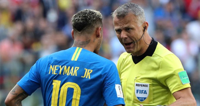 Dünya Kupasının En Zengin Hakemi, Bu İşi Hobi Olsun Diye Yapıyor