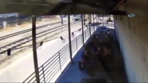 Tren Otomobili Biçti: 2 Ölü, 20 Yaralı