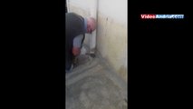 Andria: l'incredibile salvataggio di un riccio incastrato nel tubo di scolo