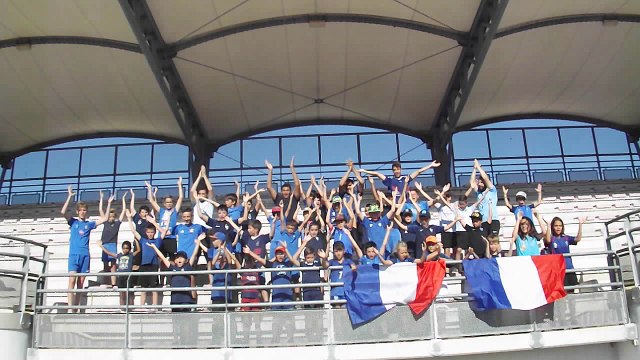 Guilherand-Granges : le joli clapping de jeunes footballeurs pour soutenir les Bleus