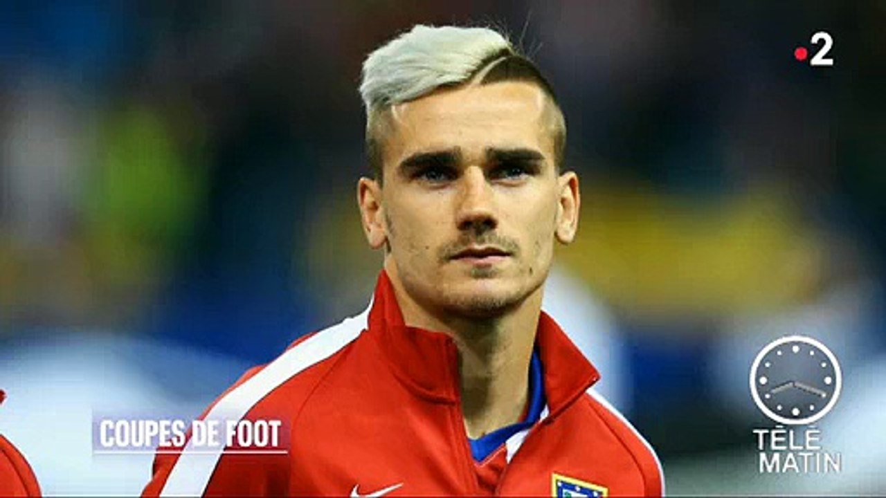 Allez les bleus! De fervents supporters se font une coupe de cheveux à l’effigie de leurs équipe favorite - Regardez