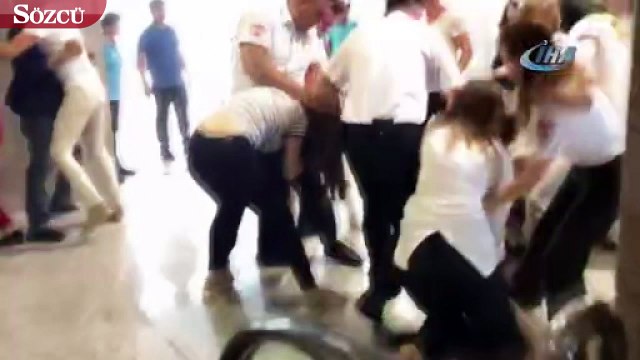 İstanbul adliyesinde tekme tokatlar havada uçuştu