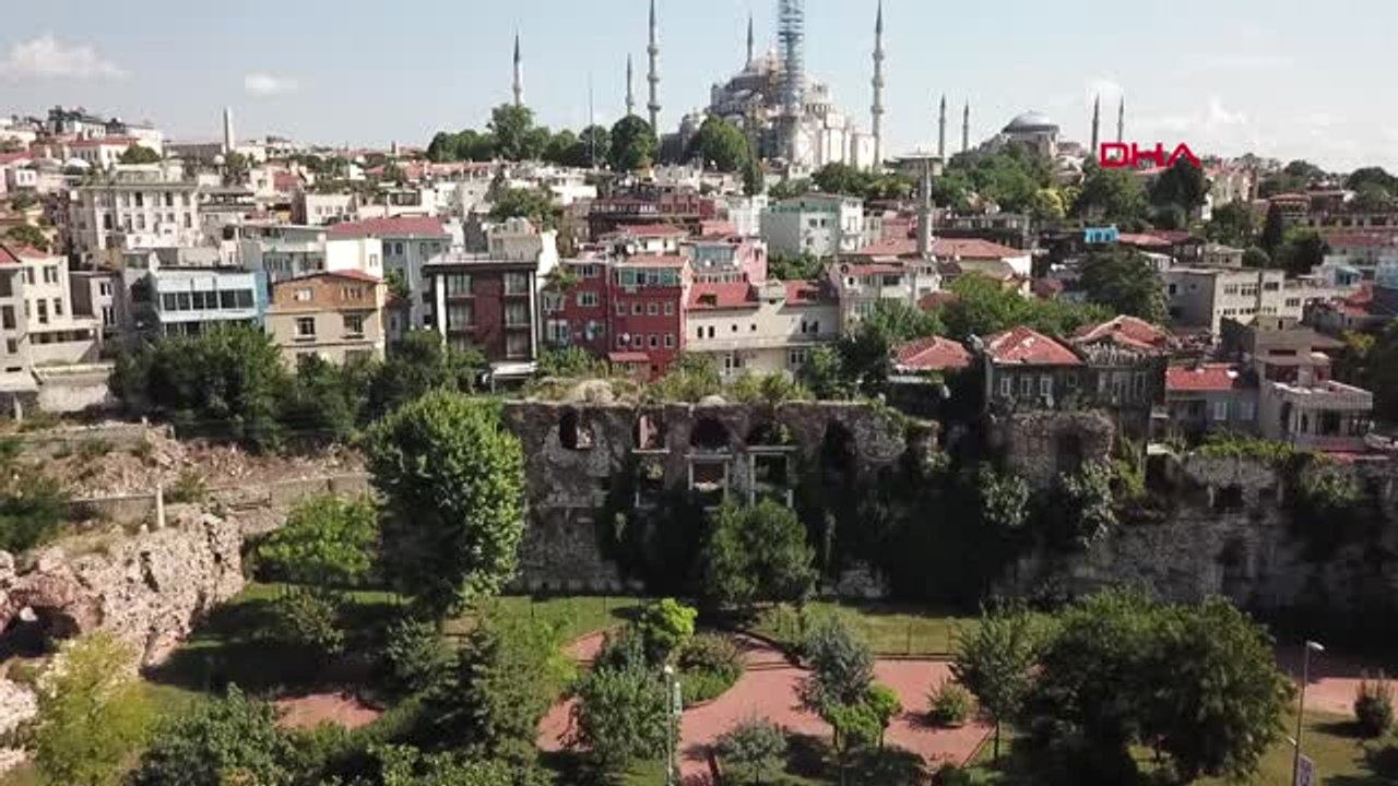 İstanbul 1600 Yıllık Bizans Sarayı'nı Defineciler Delik Deşik Etti 2