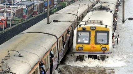 Mumbai में Monsoon की वजह से रूक गई Train, जानें कब से चलेगी Train | वनइंडिया हिन्दी