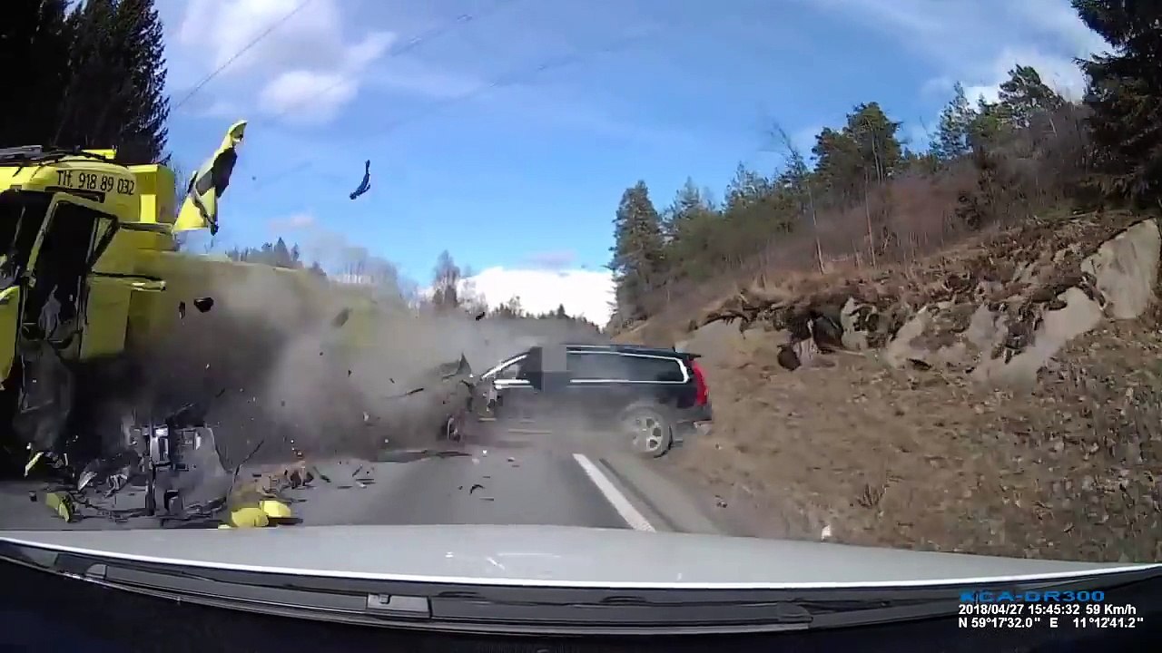 Incredible Crash Safety Car Volvo