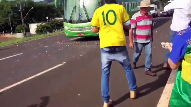 ANGRY Brazilians Fans attack the Brazil football team bus and Neymar