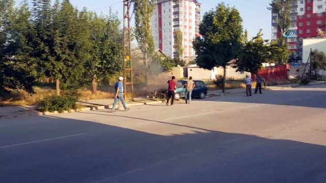 Seyir halindeki araç yandı