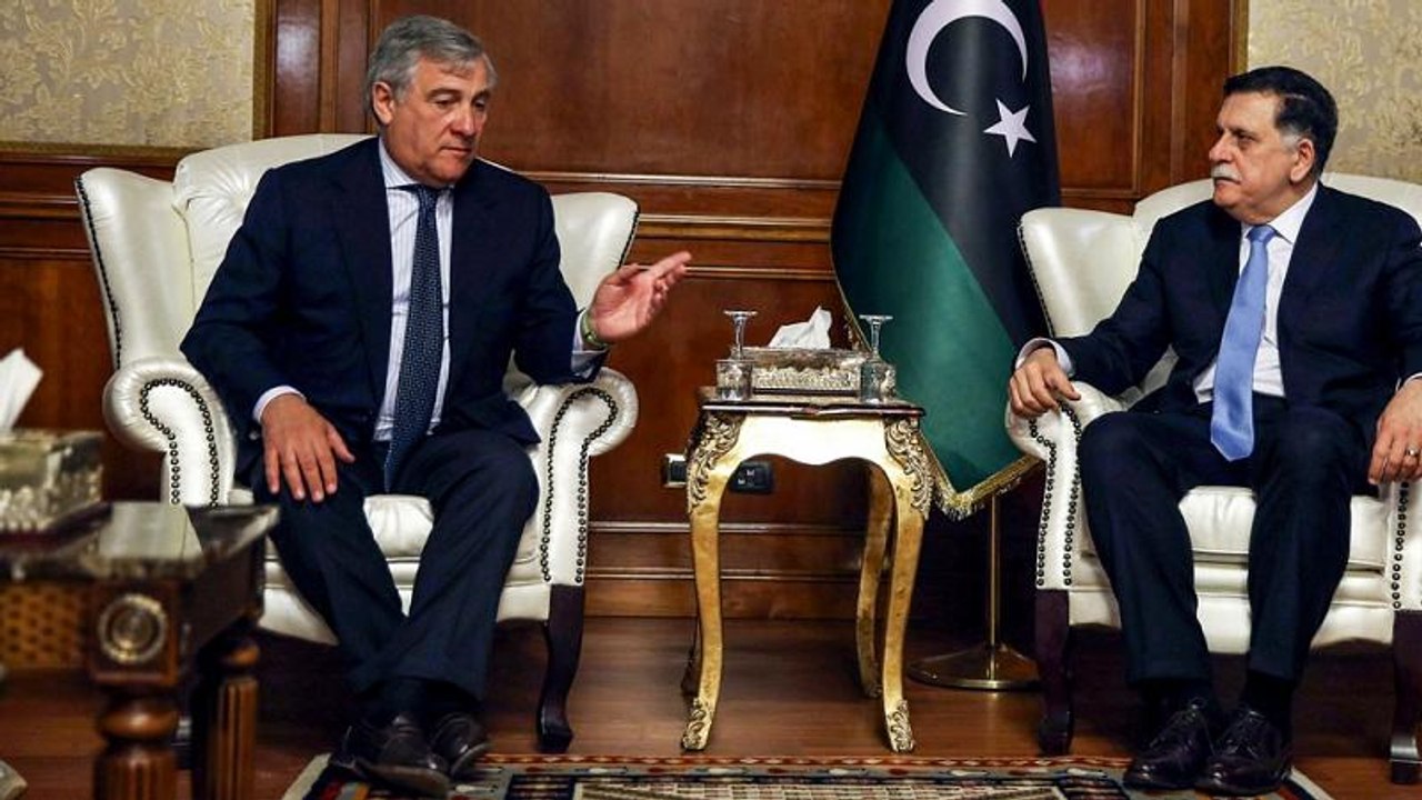 Migrants : Antonio Tajani, le président du parlement de l'UE préconise une 'liste noire' de passeurs