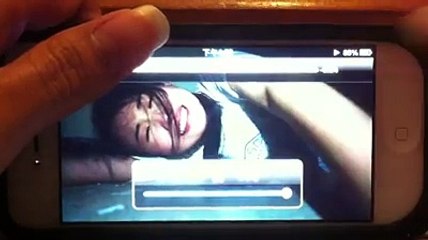 Beni bırakma diye telefonda yalvaran Koreli kız