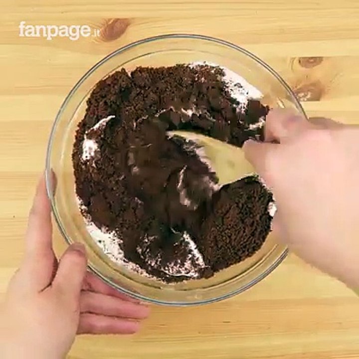 Facile, goloso e senza cottura!Vi basterà sbriciolare i biscotti :D