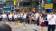 Koreli kızlar sokaklarda seksi dans yapıyorlar