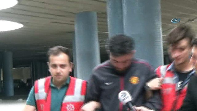 Ümraniye’de yolda yürüyen Canan Ay isimli kadını hakaret ederek darp ettiği iddiasıyla hakim karşısına çıkan taksici, 1 yıl 3 ay 15 gün hapis cezasına çarptırıldı. Mahkeme, sanığın tahliyesine karar verdi.