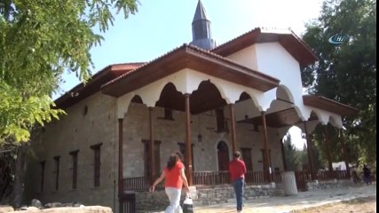 600 Yıllık 'Sadaka Taşı' Hayvanlara Umut Oldu