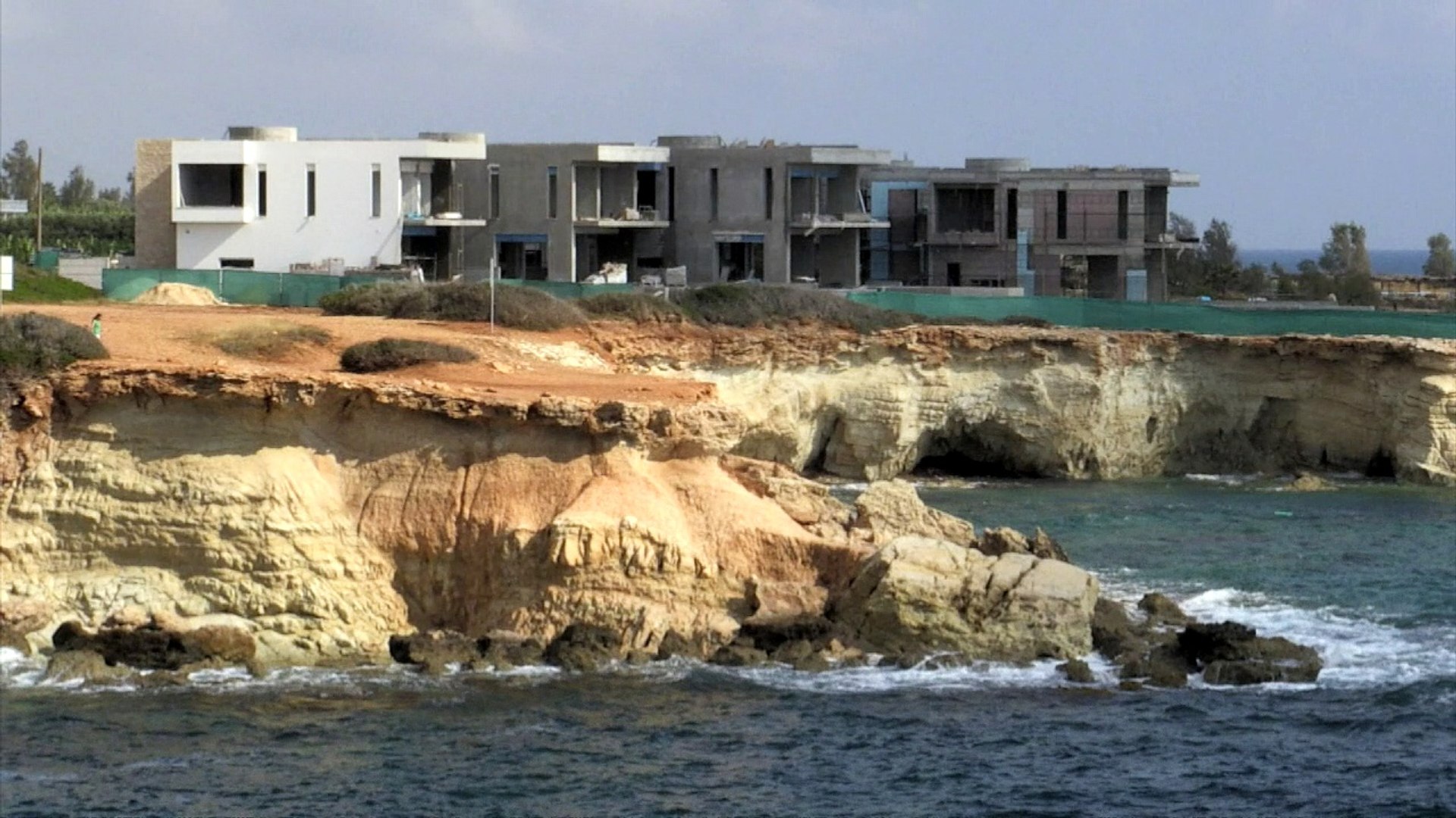 ⁣Cyprus clifftop villas raise fears for endangered seals