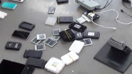 특검, 드루킹 사무실 쓰레기 더미에서 휴대전화 무더기 발견 / YTN