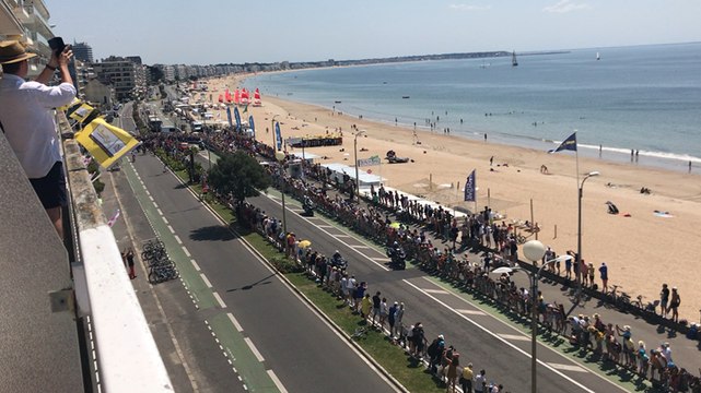 Les coureurs s’élancent sur le remblai pour 195 km