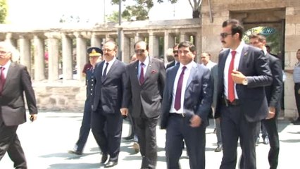 Pakistan Cumhurbaşkanı Hüseyin, Mevlana Türbesi'ni Ziyaret Etti