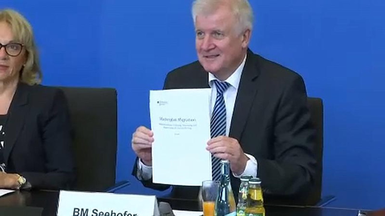 'Asylwende für Deutschland': Seehofer stellt 'Masterplan' vor