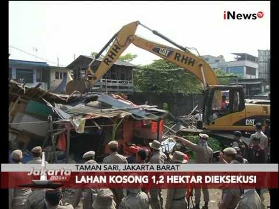 Penertiban Bangunan Liar, Kios Milik Pedagang Dibongkar Paksa - Jakarta Today 29/07
