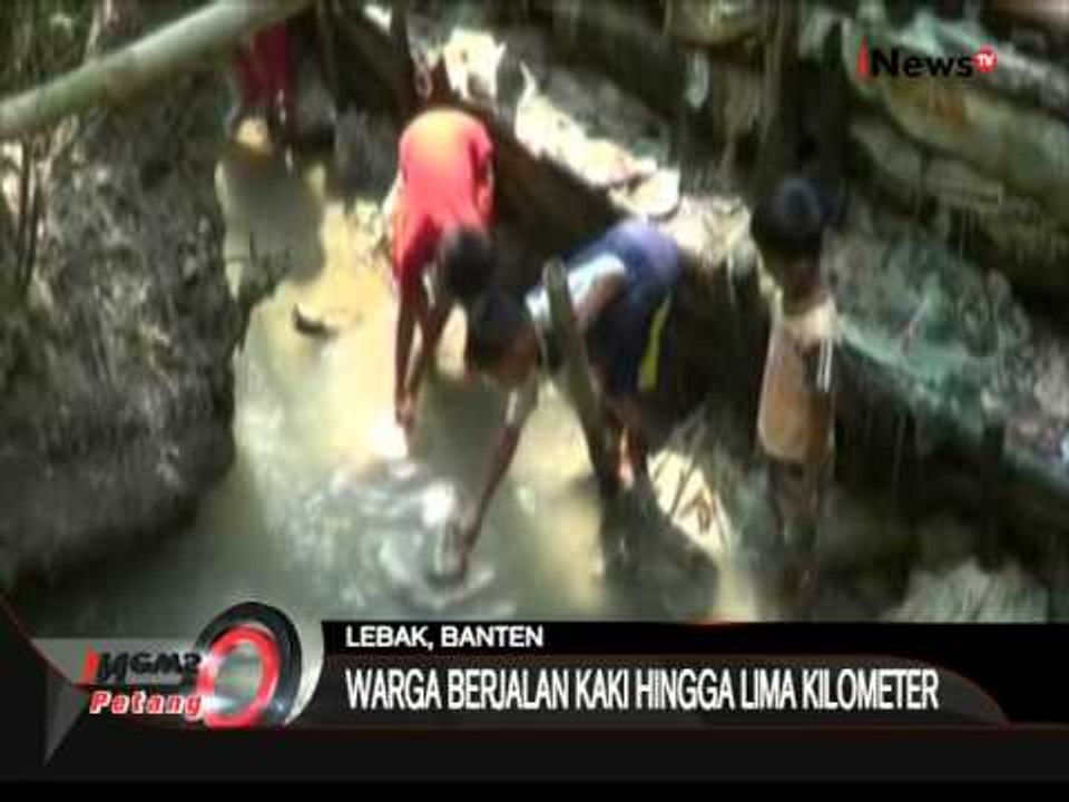 Warga Nekat Berjalan Kaki Hingga Lima Kilometer Untuk Mendapatkan Air - iNews Petang 30/07