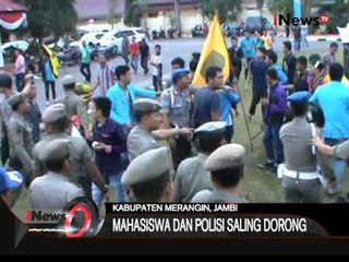 Ricuh! Mahasiswa Dan Polisi Saling Dorong - iNews Petang 06/08