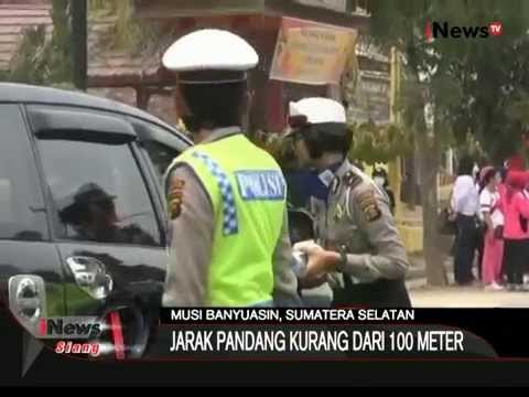 Puluhan Anggota Polisi Bagikan Masker Di Musi Banyuasin, Sumsel - iNews Siang 18/09