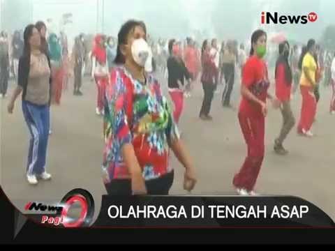 Tidak Hiraukan Bahaya, Warga Sampit Berolahraga Di Tengah Kepungan Kabut Asap - iNews Pagi 21/09