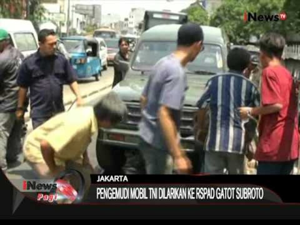 Motor Hantam Mobil TNI Di Kebon Pala, Jaktim - iNews Pagi 02/10