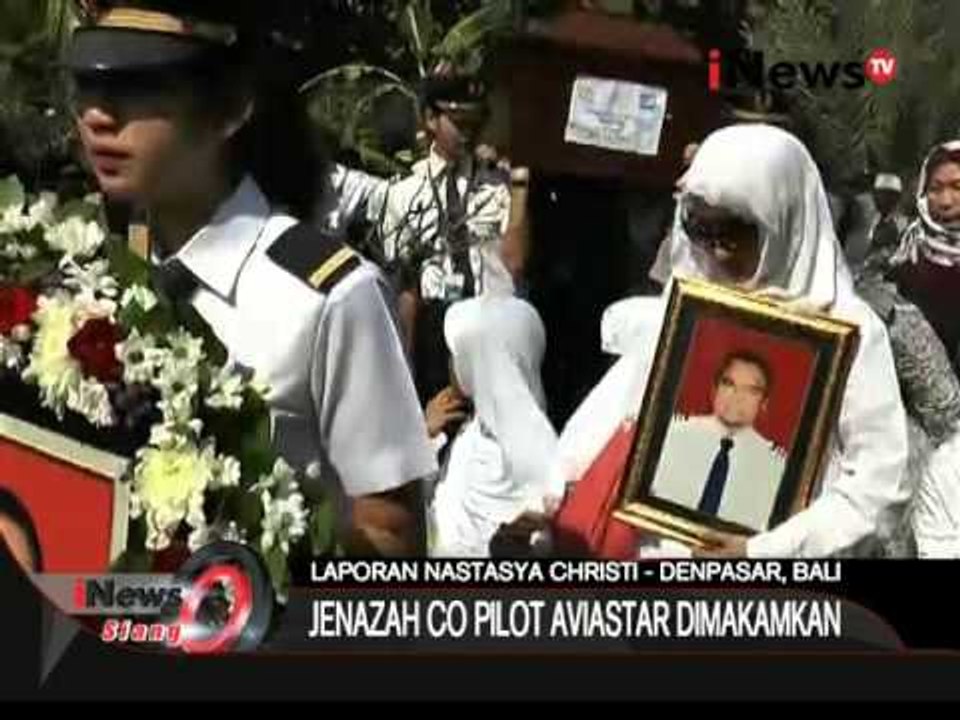 Live Report: Proses Pemakaman Co Pilot Pesawat Aviastar - iNews Siang 09/10