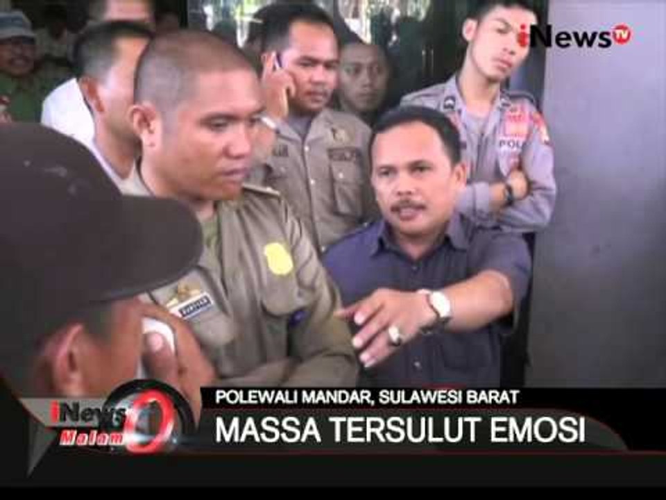 Unjuk Rasa Tolak Proyek Air Bersih Di Kantor DPRD Polewali Mandar - iNews Malam 12/10