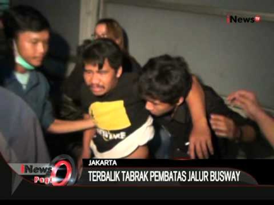 Akibat Supir Yang Mengantuk,Truk Sampah Pemkot Jakarta Terbalik - iNews Pagi 23/10