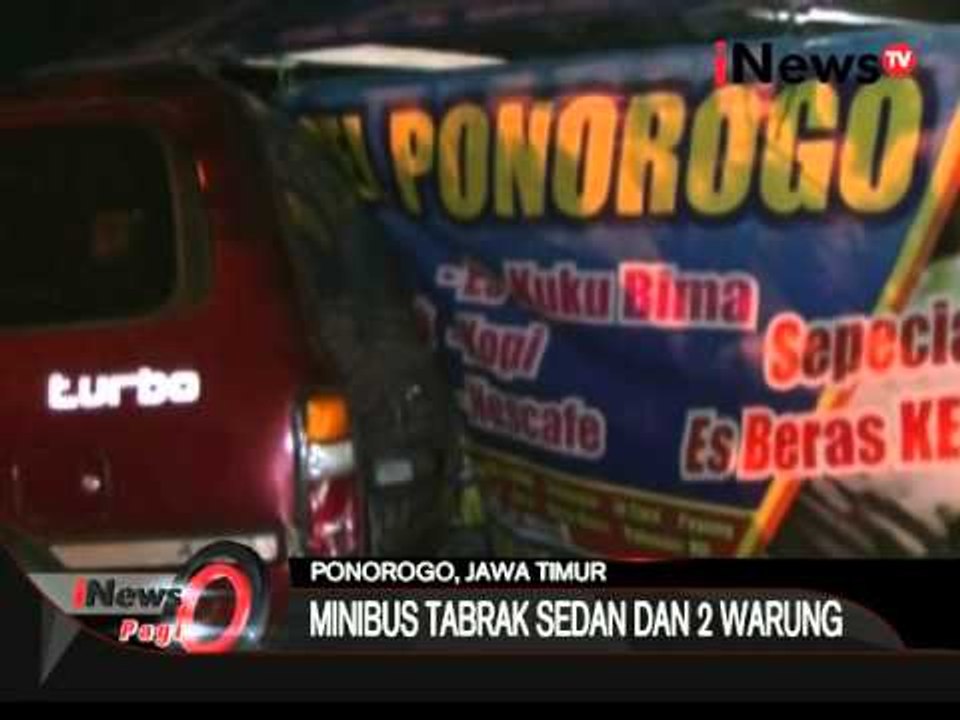Kecelakaan Beruntun, Minibus Tabrak Mobil Sedan Dan 2 Warung Di Ponorogo - iNews Pagi 05/11