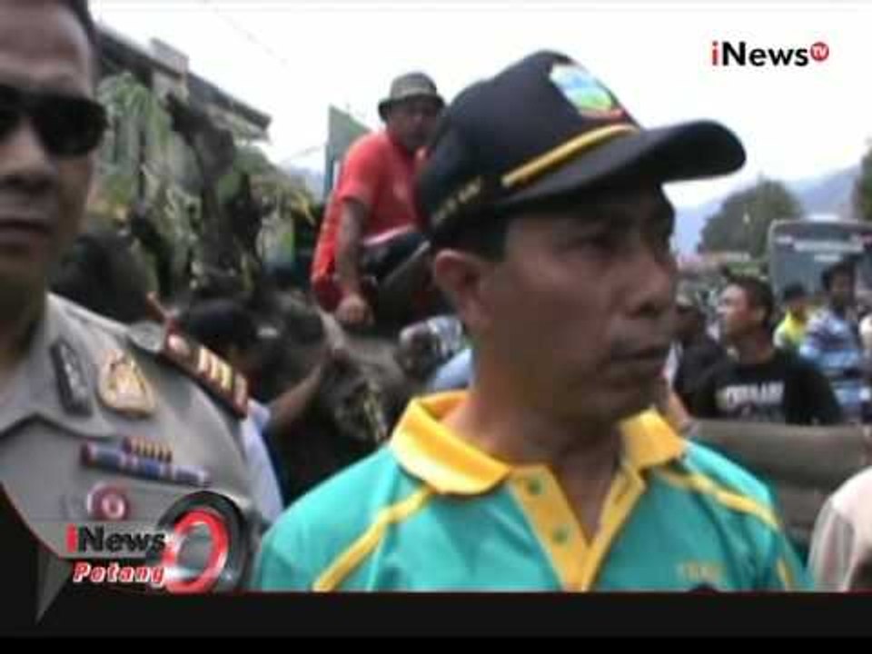 Hujan Deras Membuat Pohon Besar Tumbang - iNews Petang 06/11