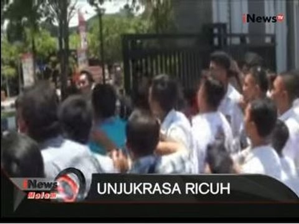 Ratusan Pelajar SMA 17 Agustus 1945 Banyuwangi Keroyok Polisi - iNews Malam 09/11