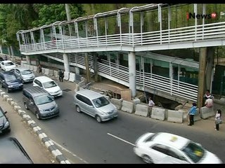 Hati-Hati!!! Jalan Amblas Di Kawasan Mapolda Metro Jaya - Jakarta Today 11/11