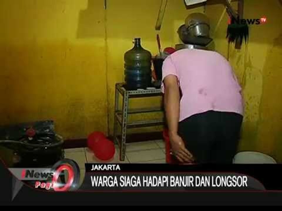 Rumah Terendam Banjir, Warga Kampung Pulo Masih Bertahan Dirumah Masing-Masing - iNews Pagi 17/11