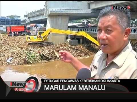 Tumpukan Penuhi Kali Ciliwung, Ancaman Banjir Mengancam - iNews Siang 18/11