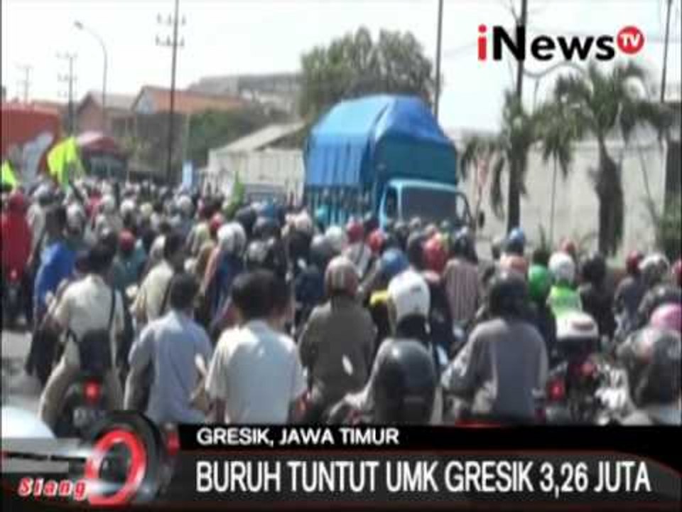 Ribuan Buruh Berunjuk Rasa Tuntut UMK Gresik 3,26 Juta - iNews Siang 19/11