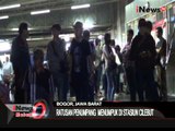 Longsor Di Jalur Kereta, Penumpang Menumpuk Di Stasiun Cilebut - iNews Malam 24/11