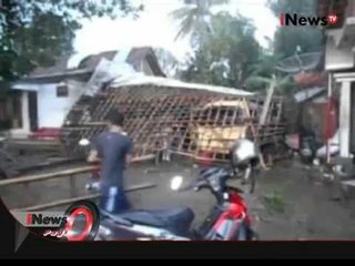 Angin Puting Beliung Merobohkan Belasan Rumah Dan Pohon Di Blitar - iNews Pagi 30/11