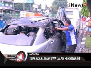 Lagi! Sebuah Mobil Sedan Terbakar Di Kawasan Senen - iNews Siang 02/12