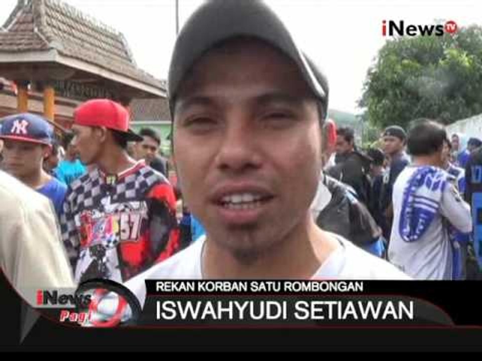 Ribuan Suporter Aremania Mengiringi Proses Pemakaman Suporter Aremania - iNews Pagi 21/12
